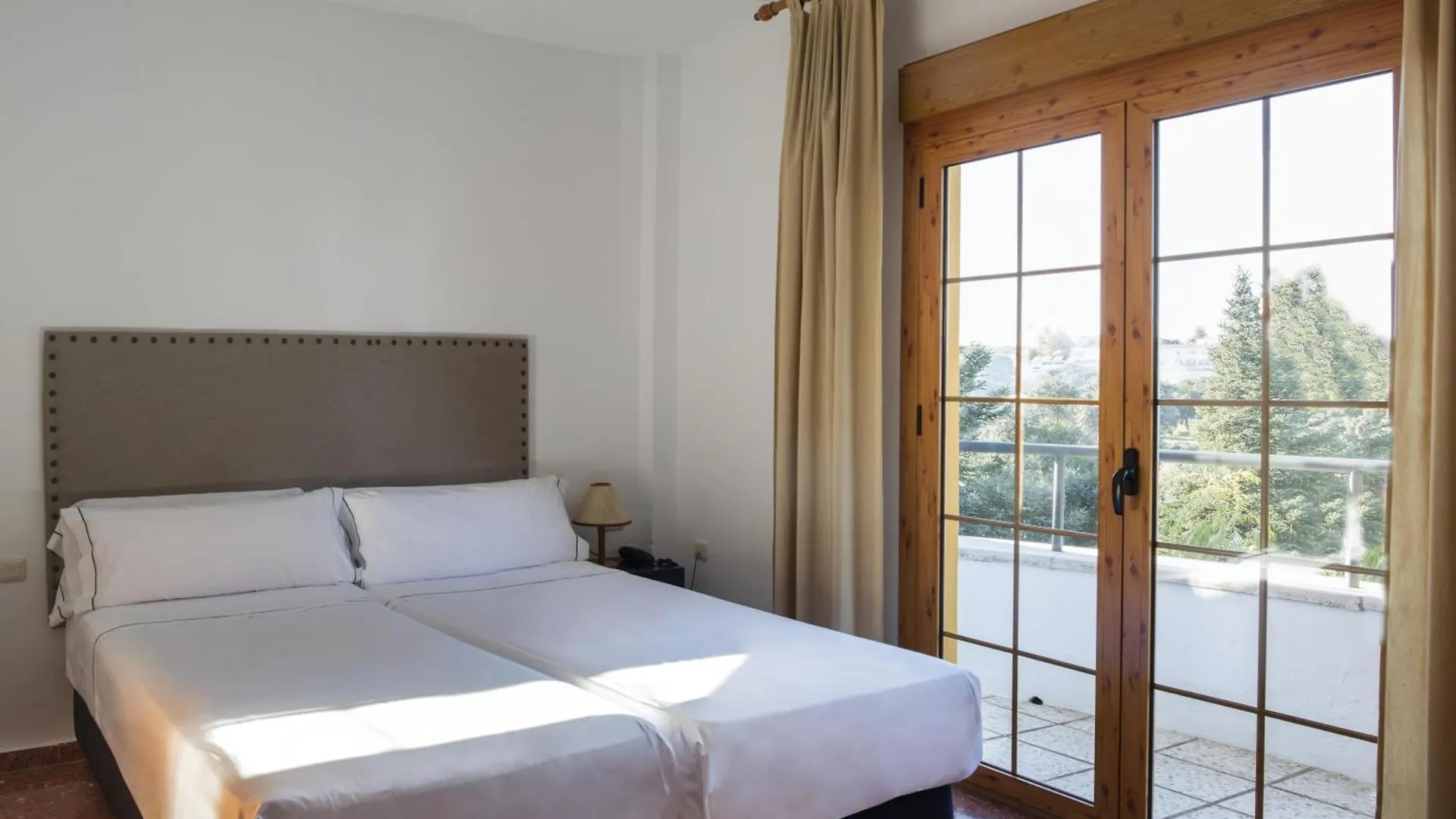 Hotel Tugasa El Almendral Setenil De Las Bodegas 2*,