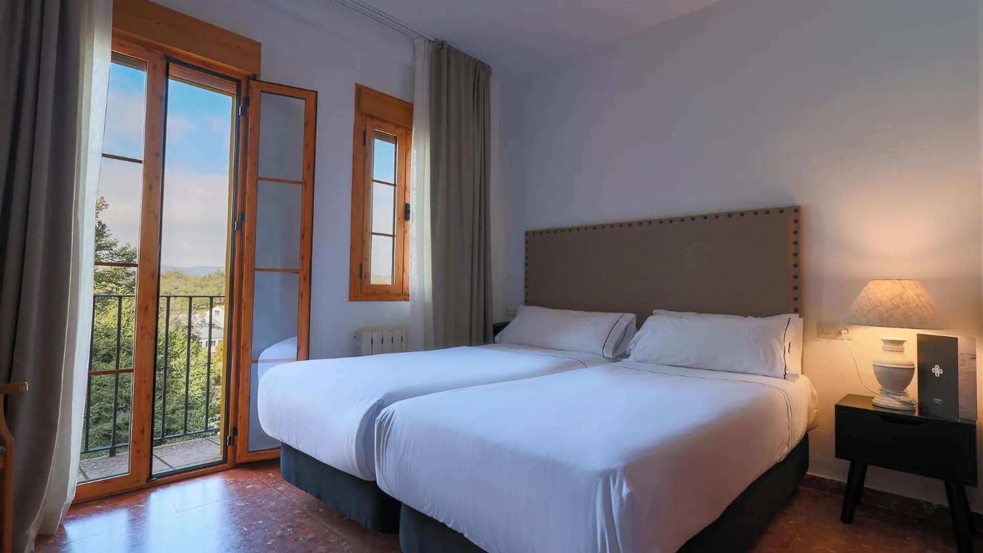 Hotel Tugasa El Almendral Setenil De Las Bodegas